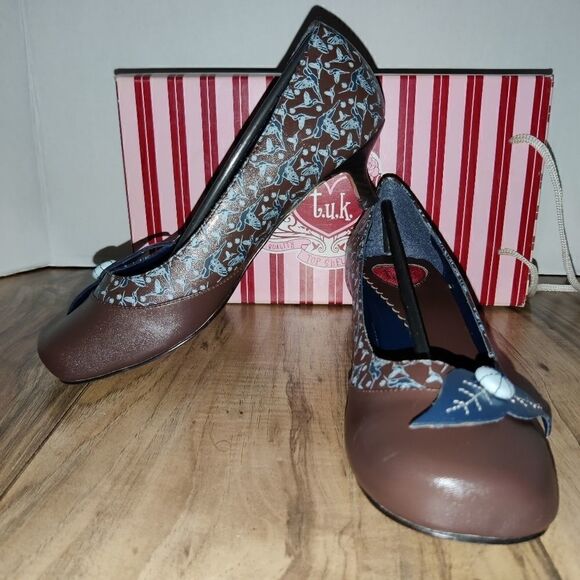 T.U.K. Women's Shoes Slip On Heels With Hummingbird Pattern Size: 5 - Picture 2 of 10